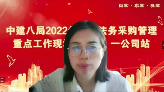 圖片包含 標(biāo)志, 前, 桌子, 微笑描述已自動生成